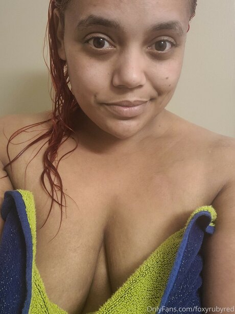 Foxyrubyred actrice sexy archive