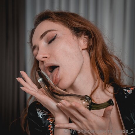 Elvira Susse 2 modèle sympa photos