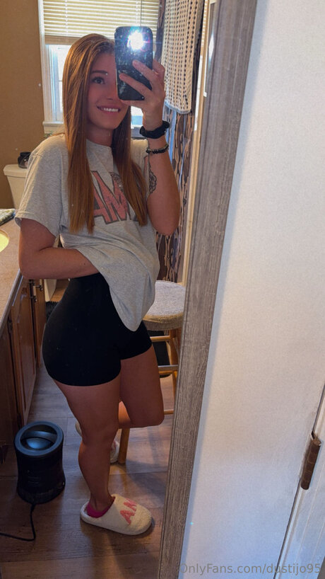 Dustijo95 actrice érotique photo