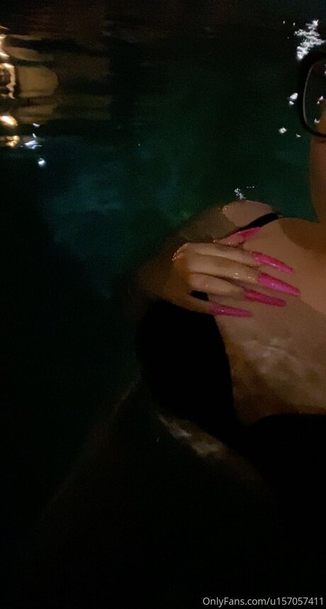 U157057411 modèle érotique photos