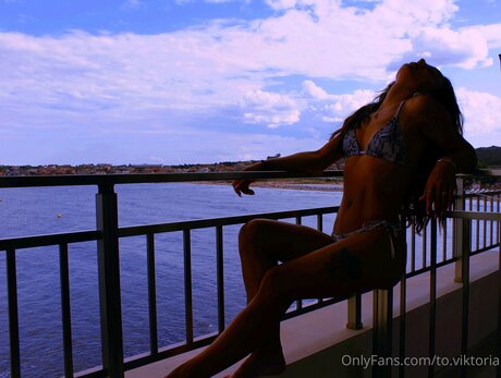 To Viktoria modèle érotique images