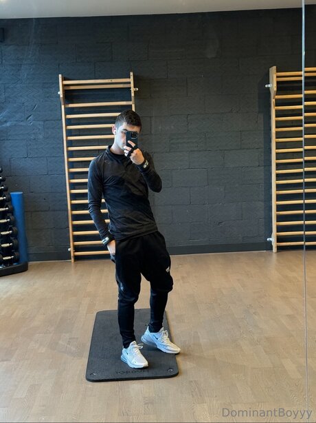 Dominantboyyy modèle érotique galeries