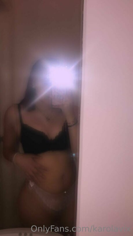 Karolavix modèle xxx images