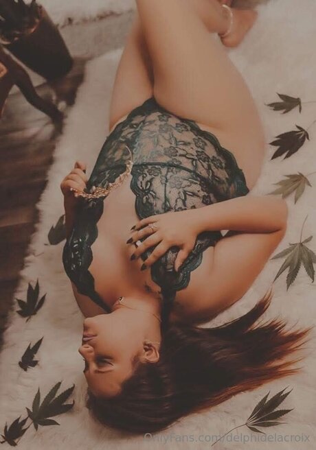 tatouages ​​blonds onlyfans érotique en haute qualité photos