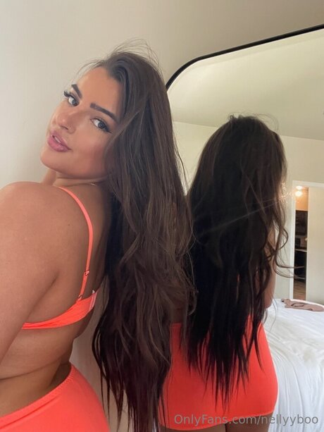 Nellyyboo jolie star du porno des photos