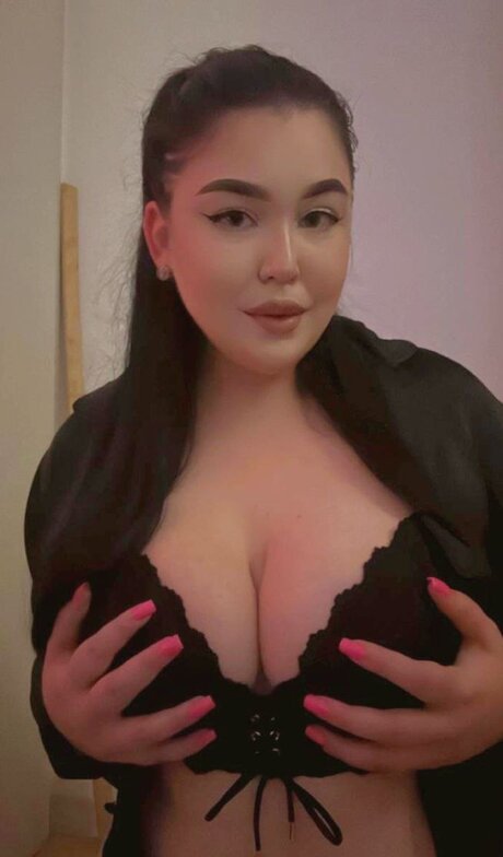 Vivian Tul modèle adulte images