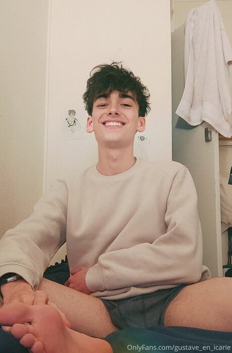 Gustave En Icarie star du porno de haute qualité img