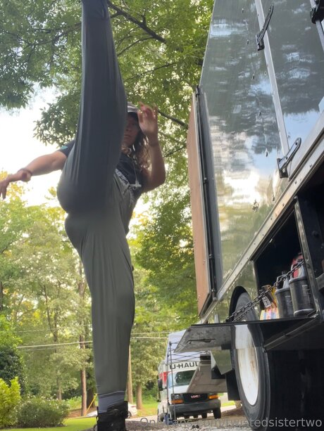 Twistedsistertwo actrice artistique archive