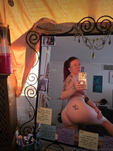 reine de pique onlyfans haut érotique collection