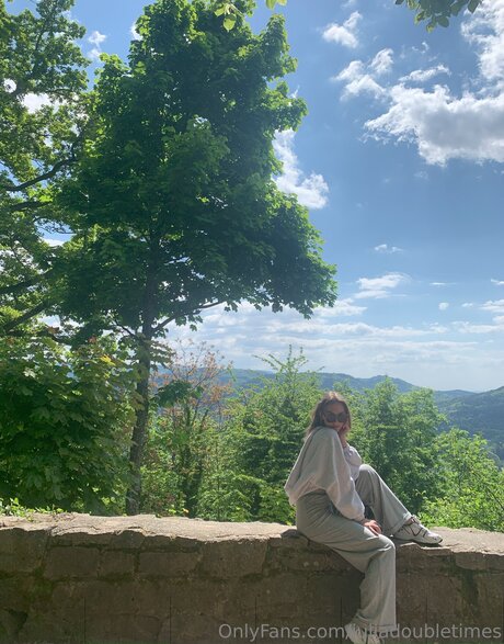 Juliadoubletimes modèle sexy photos