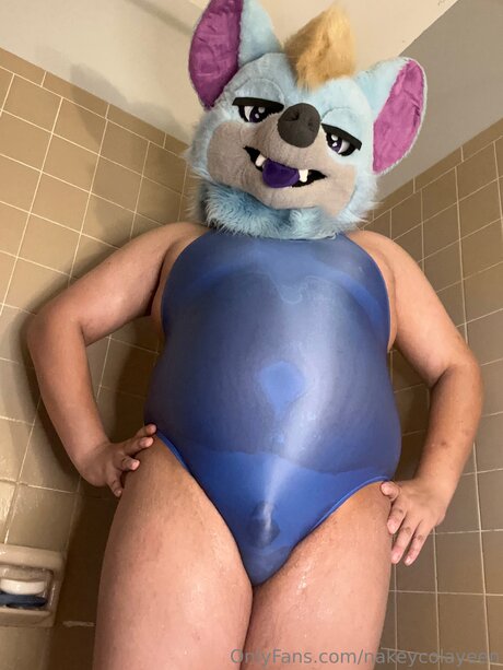 Nakeycolayeen étoile érotique photo