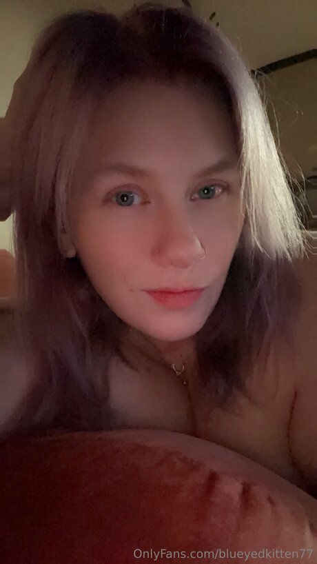 déshabillage onlyfans chaud sympa img