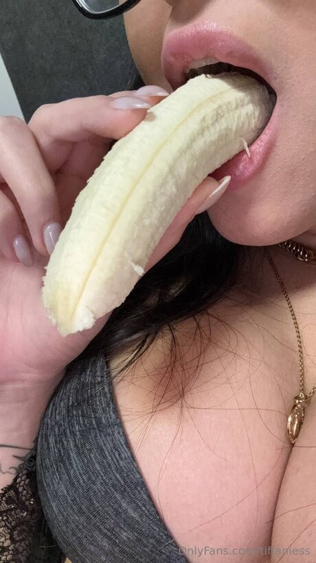 Tiffaniess modèle nu img