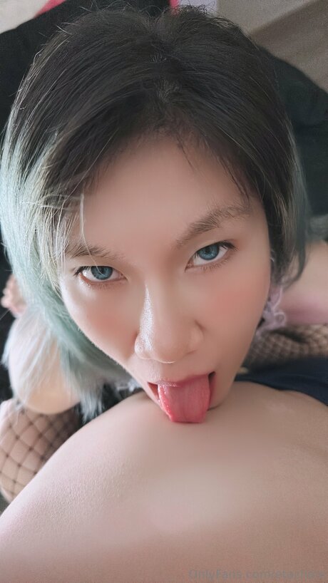 Etazhom modèle sexy photo