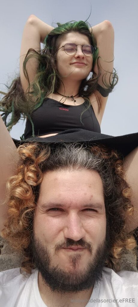 Poilsdesorcier Efree modèle xxx des photos