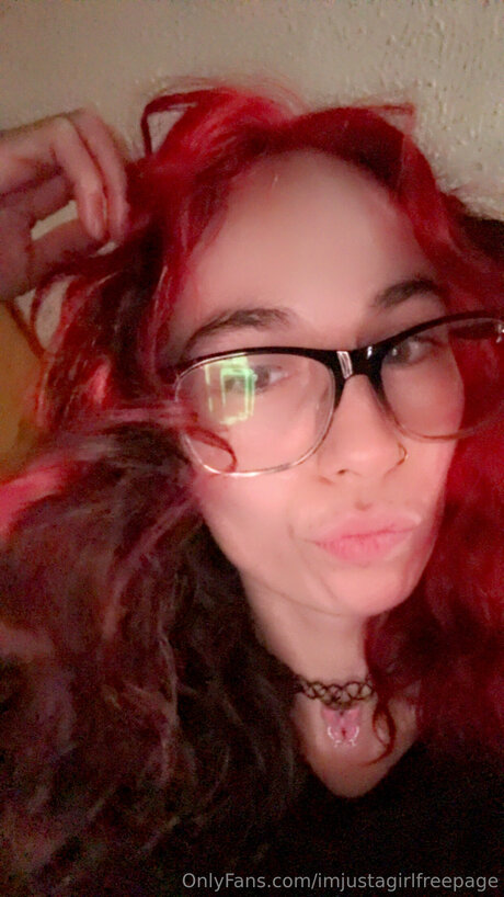 Imjustagirlfreepage joli modèle archive