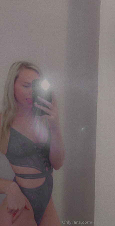 Lexi Smalls modèle adulte des photos