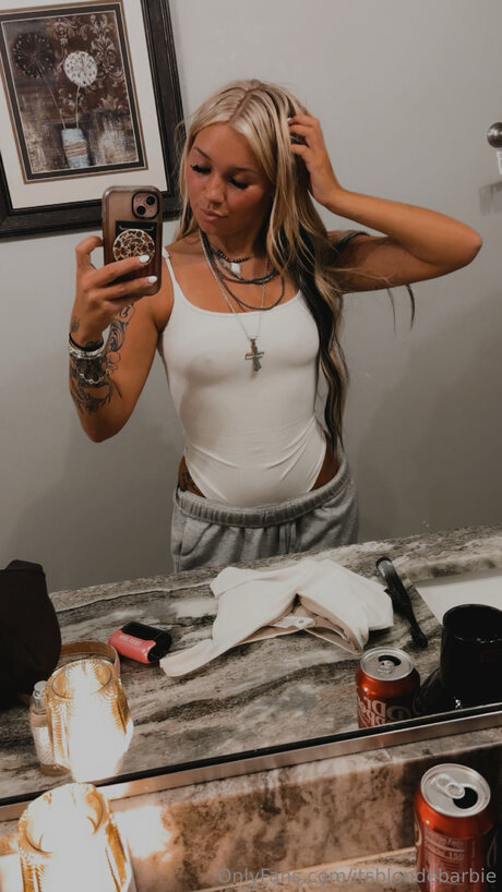 Itsblondebarbie modèle joli des photos