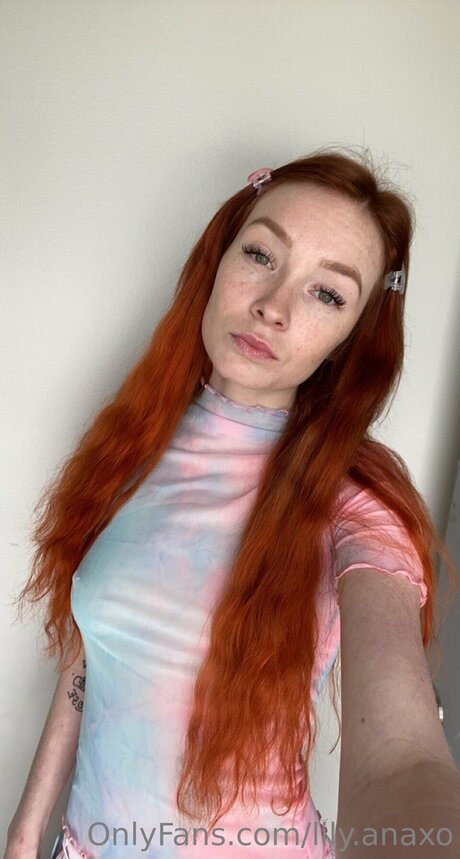 Lily Anaxo étoile chaude galeries