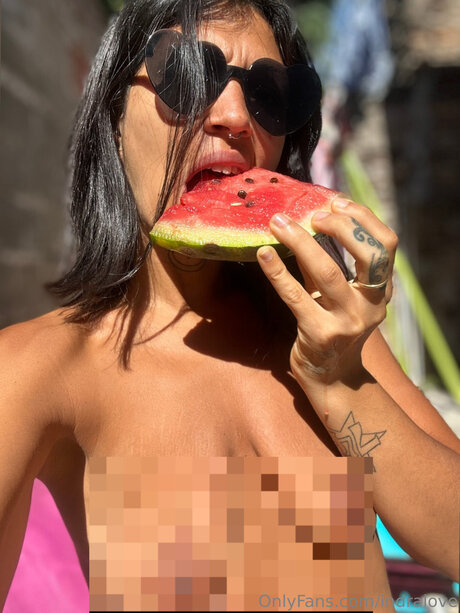 Indralove étoile chaude images