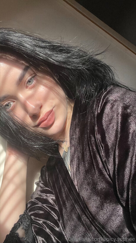 Spicy Sophee modèle artistique photos