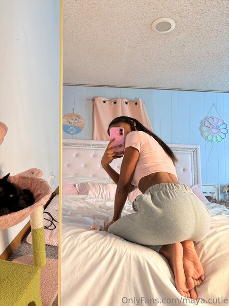 Maya Cutie nus étoiles galeries