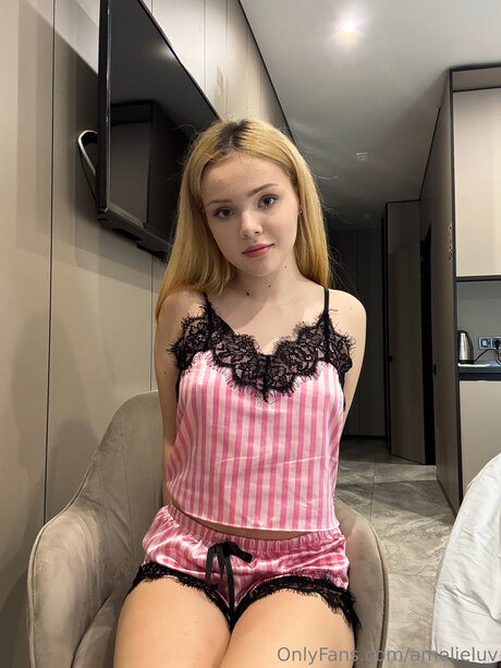 Amelieeluv étoile nue des photos