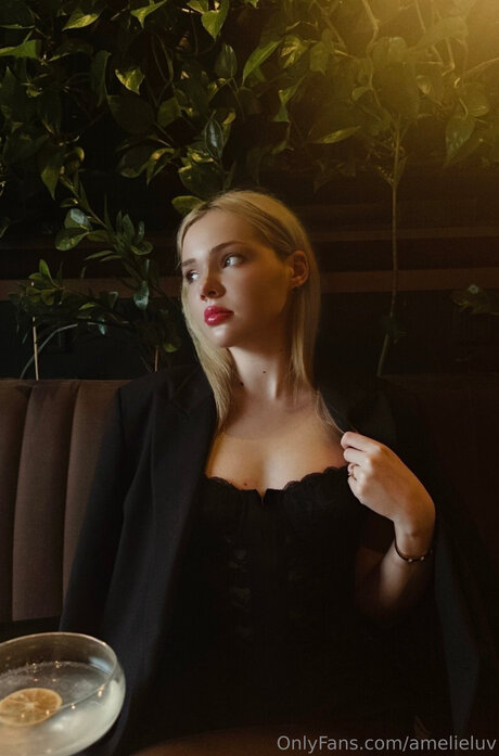 Amelieeluv actrice pornographique img