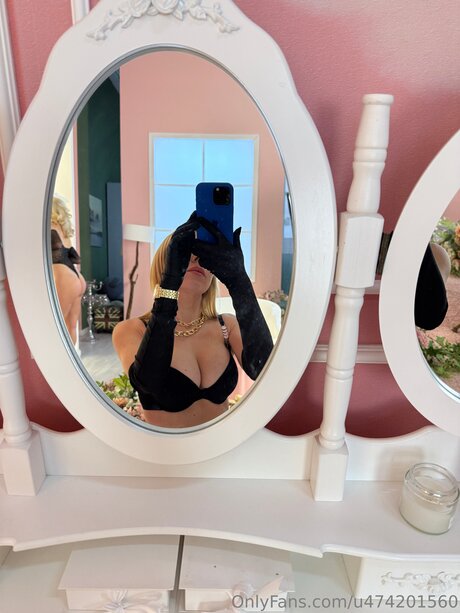 U474201560 modèle chaud photo