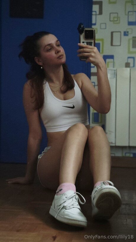 Llily18 modèle nu photo