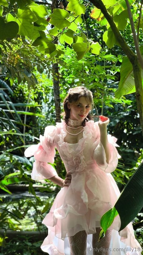 Llily18 xxx étoile des photos