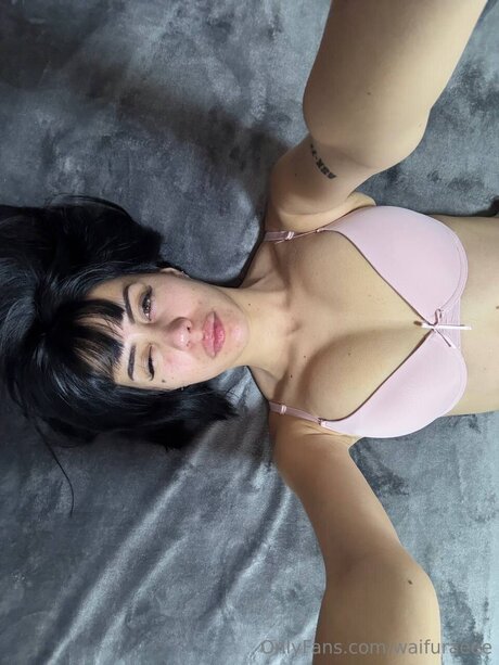 Waifuraeee modèle meilleur des photos