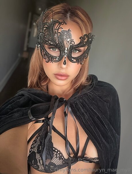 Lauryn Mae Mylf beau modèle archive