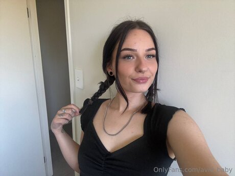 Avie Baby étoile nue galeries