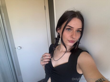 Avie Baby modèle image