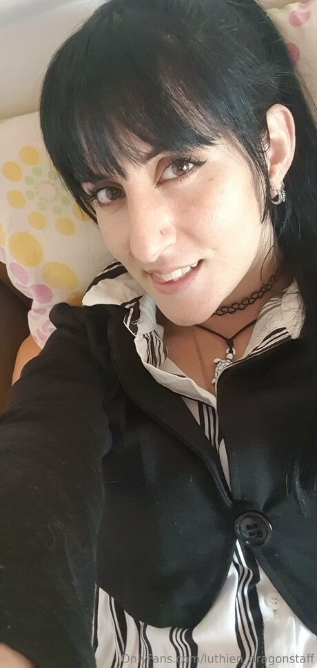 Luthien Dragonstaff joli modèle des photos