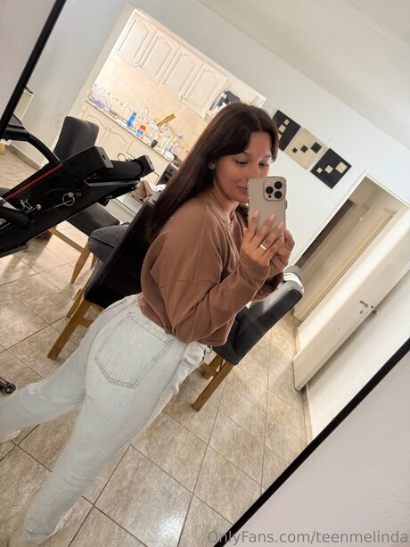 Teenmelinda étoile chaude images