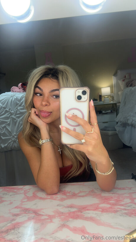 filles célèbres onlyfans chaud meilleur images