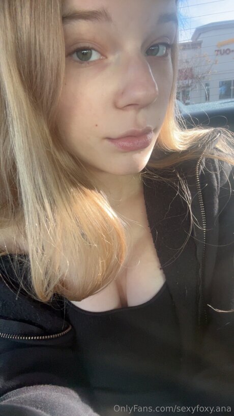 Sexyfoxy Ana actrice hd photo