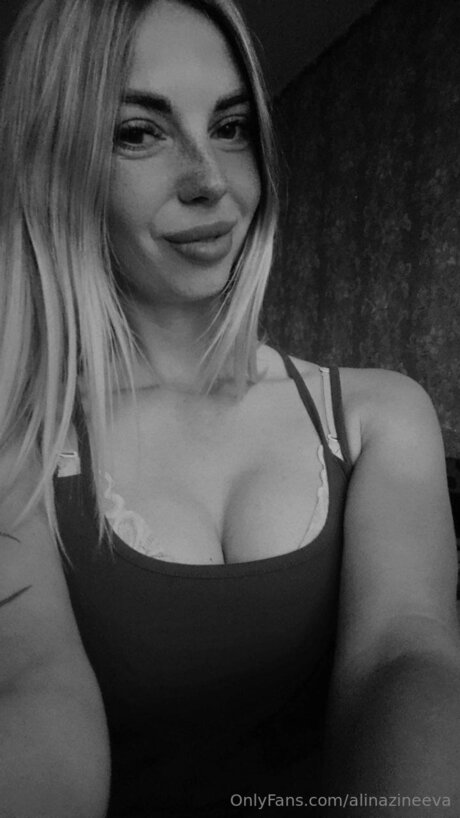 Alinazineeva modèle porno img