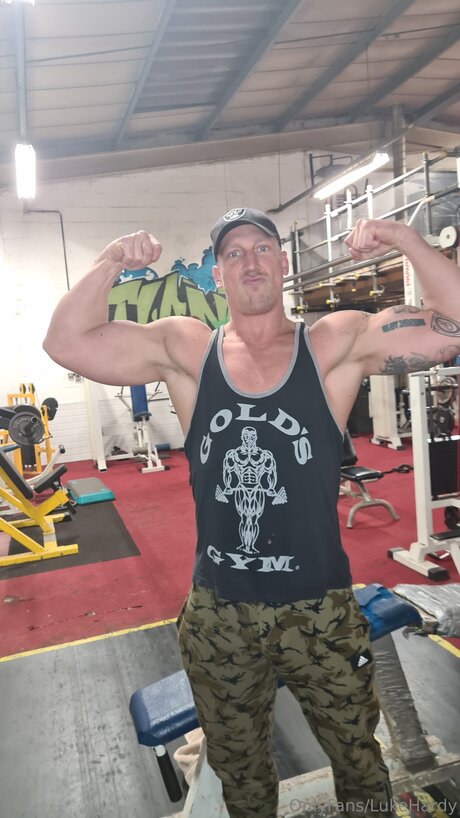 Lukehardy belle star du porno photos