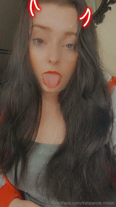 Kateanne Milan nus star du porno des photos