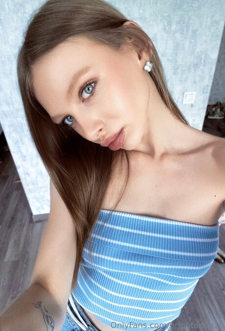 Brightanna18 actrice libre des photos