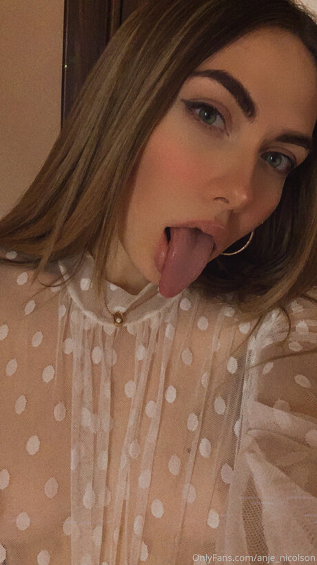 Anje Nicolson jolie star du porno galeries