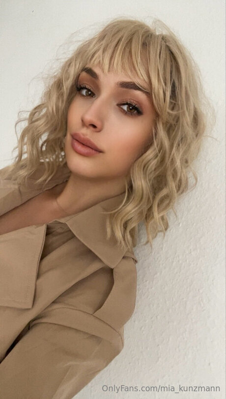 Mia Kunzmann art de star du porno galeries