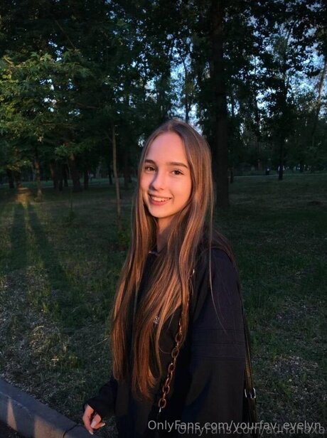 Yourfav Evelyn jolie actrice des photos