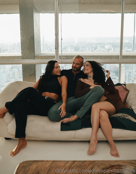 fans uniquement dadolescents universitaires adulte exclusif image