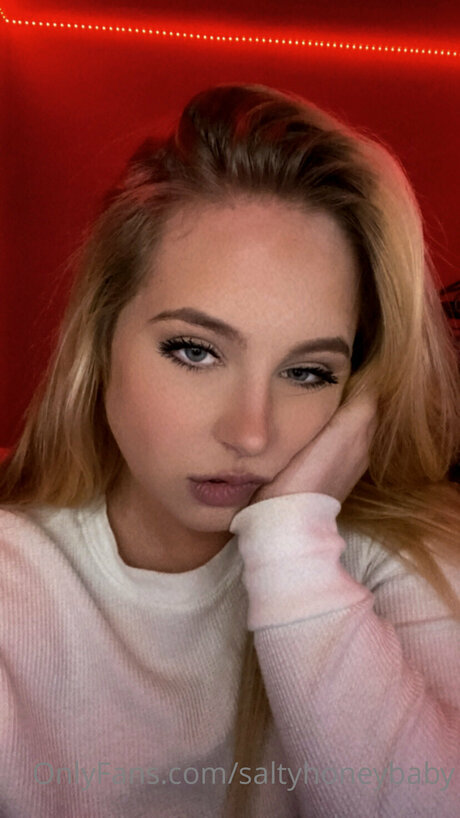 Saltyhoneybaby actrice hd images