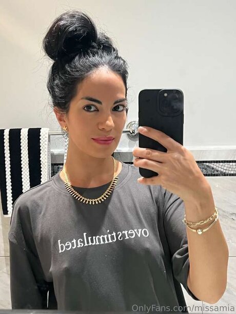 Adrixfree modèle pornographique collection