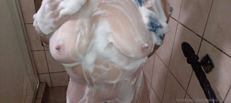 Lizzy Adams actrice nue des photos